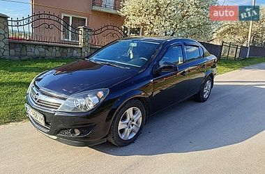 Седан Opel Astra 2011 в Ивано-Франковске