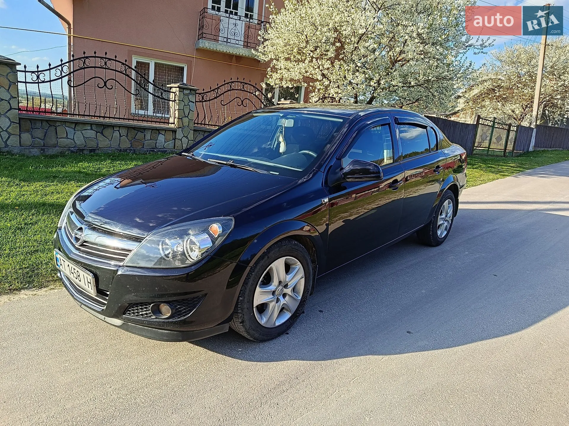 2011 Opel Astra - фото 1