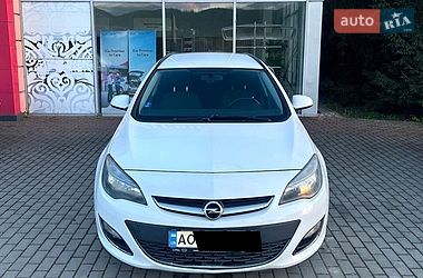 Универсал Opel Astra 2014 в Хусте