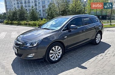 Універсал Opel Astra 2011 в Івано-Франківську