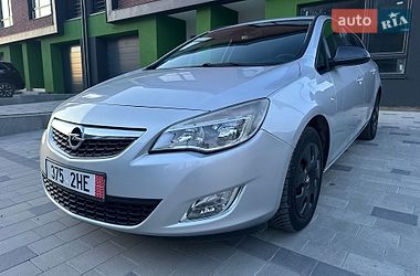 Універсал Opel Astra 2011 в Тернополі
