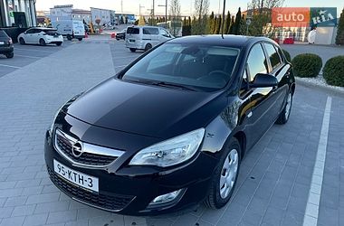 Хэтчбек Opel Astra 2010 в Городке