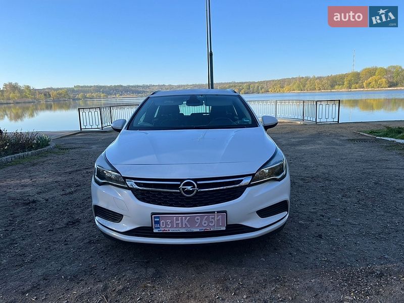 Универсал Opel Astra 2018 в Ватутино