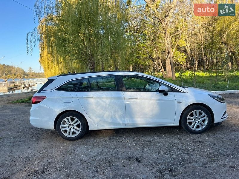 Универсал Opel Astra 2018 в Ватутино