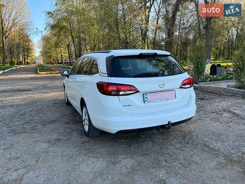 Универсал Opel Astra 2018 в Ватутино