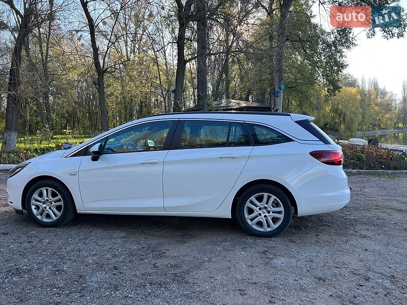 Универсал Opel Astra 2018 в Ватутино