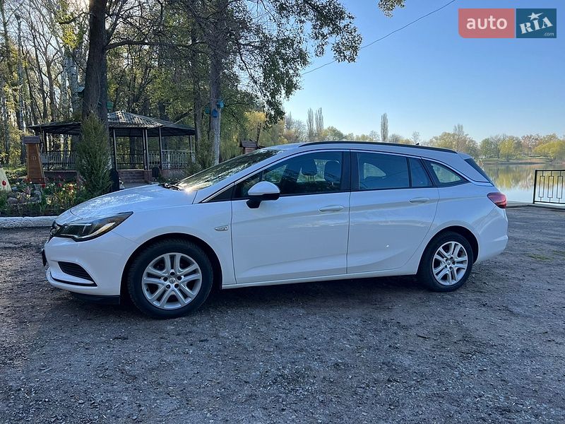 Универсал Opel Astra 2018 в Ватутино
