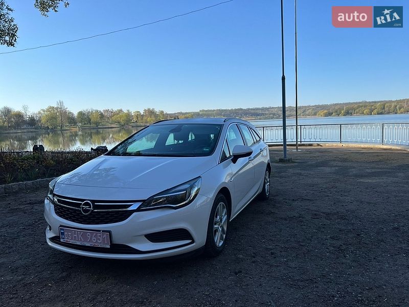 Универсал Opel Astra 2018 в Ватутино