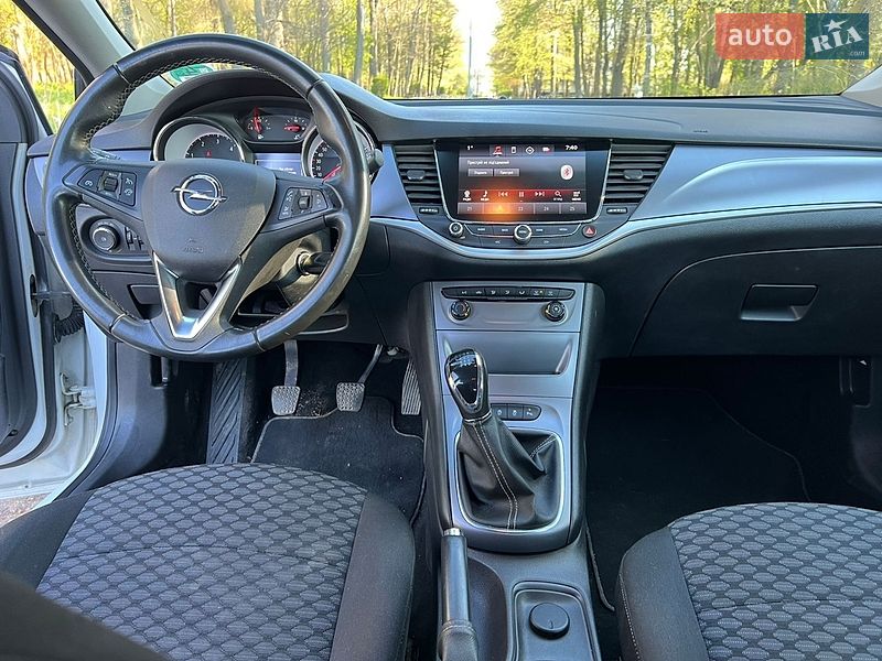 Универсал Opel Astra 2018 в Ватутино
