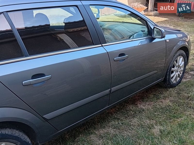 Универсал Opel Astra 2005 в Хотине
