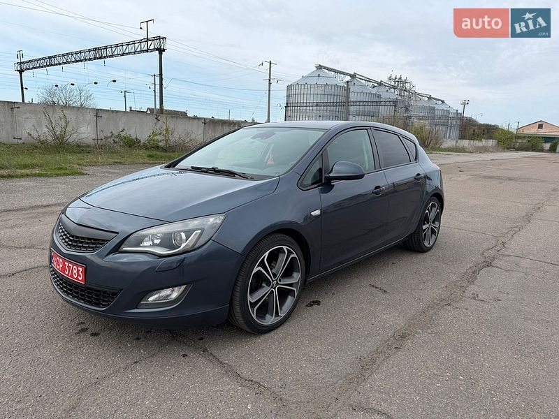 Хэтчбек Opel Astra 2009 в Попельне