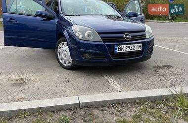 Универсал Opel Astra 2005 в Ровно