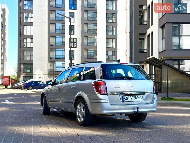 Універсал Opel Astra 2008 в Луцьку