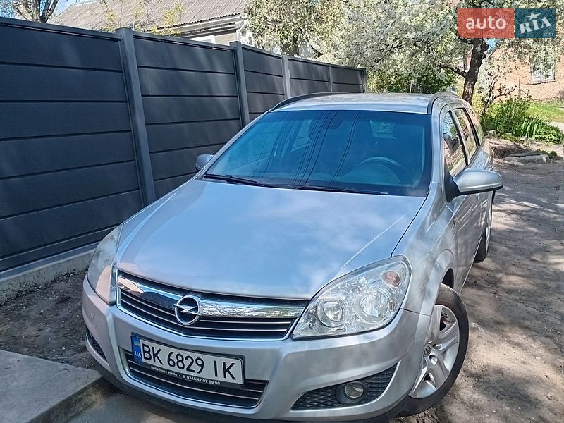 Универсал Opel Astra 2009 в Ровно