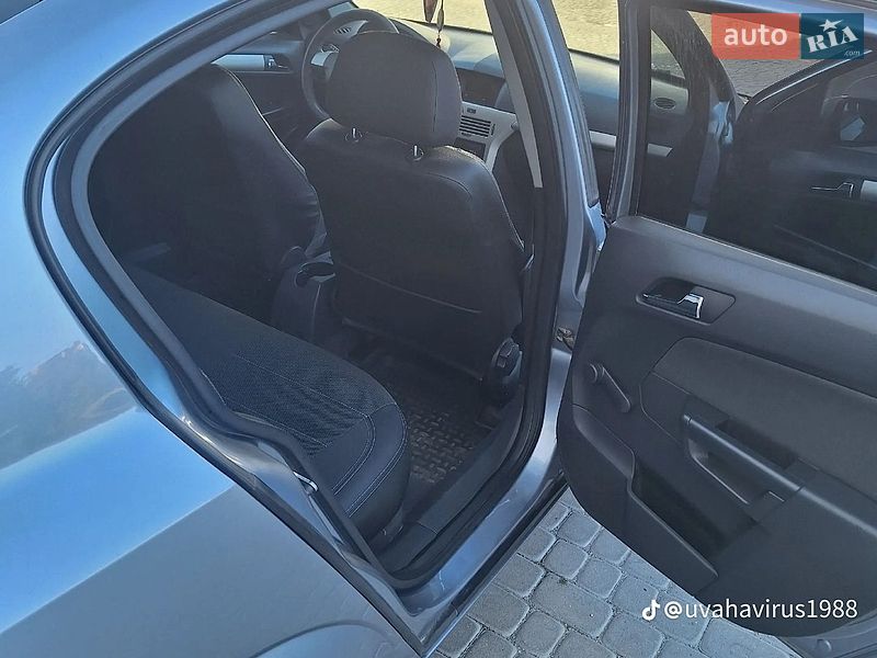 Седан Opel Astra 2008 в Чорткове