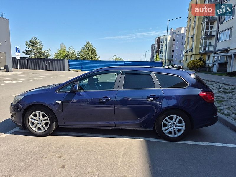 Универсал Opel Astra 2013 в Буче