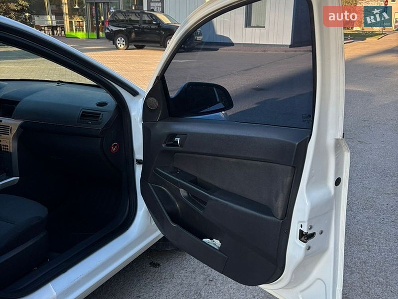 Універсал Opel Astra 2010 в Івано-Франківську