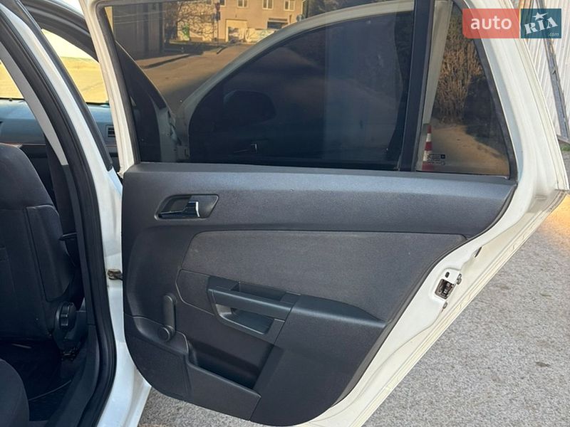 Універсал Opel Astra 2010 в Івано-Франківську