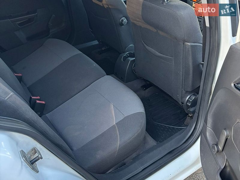 Універсал Opel Astra 2010 в Івано-Франківську