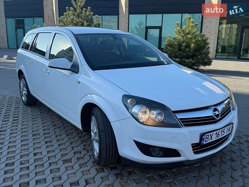 Универсал Opel Astra 2010 в Хмельницком