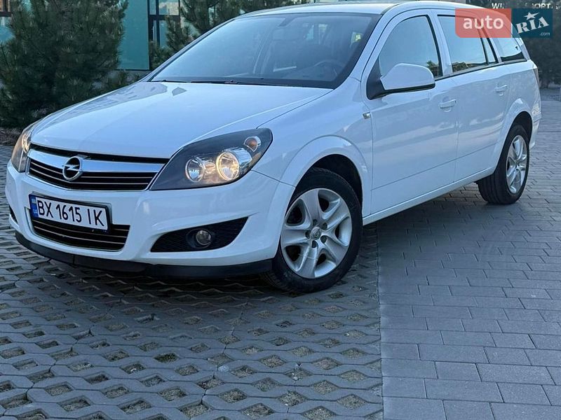 Универсал Opel Astra 2010 в Хмельницком