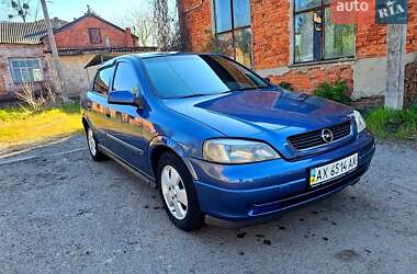 Седан Opel Astra 2004 в Зміїві