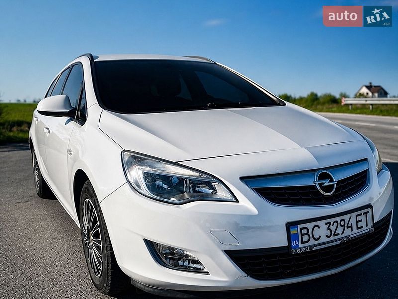 Универсал Opel Astra 2011 в Бориславе