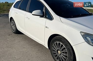 Универсал Opel Astra 2011 в Бориславе