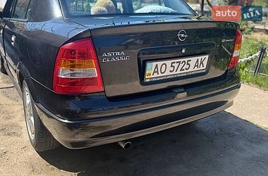 Седан Opel Astra 2007 в Среднем