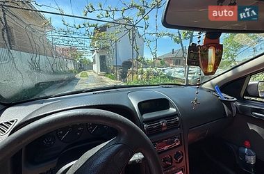 Седан Opel Astra 2007 в Среднем