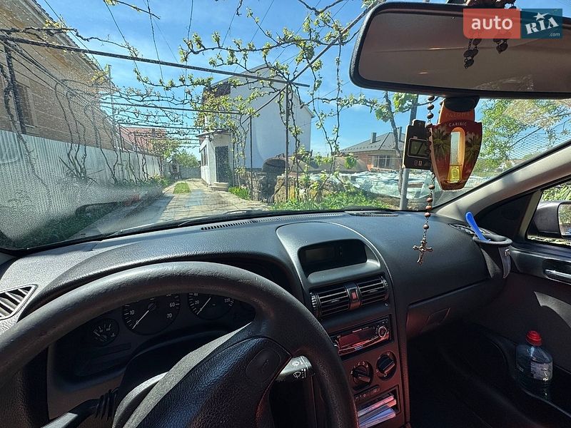 Седан Opel Astra 2007 в Среднем