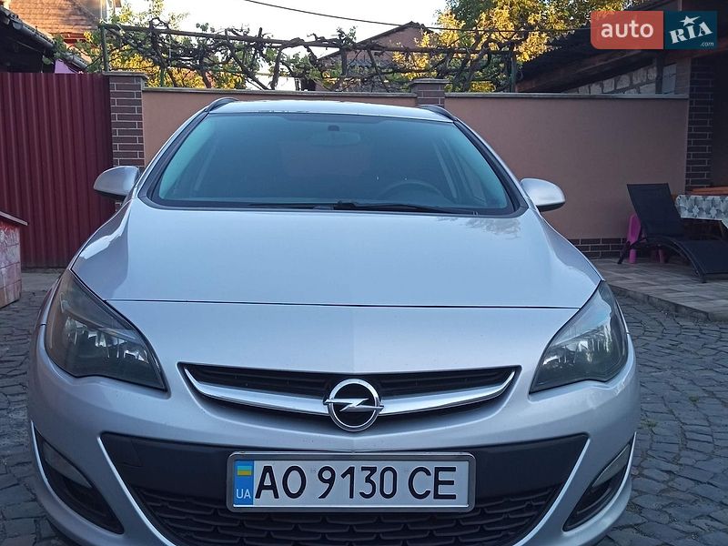 Универсал Opel Astra 2013 в Мукачево
