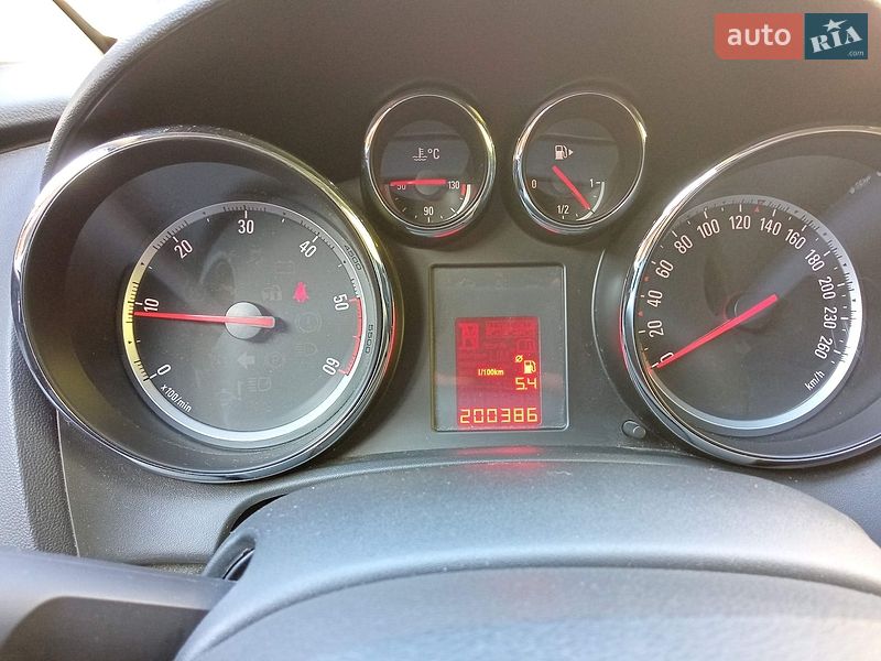 Универсал Opel Astra 2013 в Мукачево