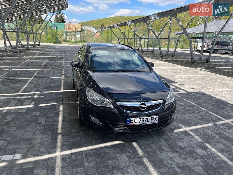 Универсал Opel Astra 2012 в Львове