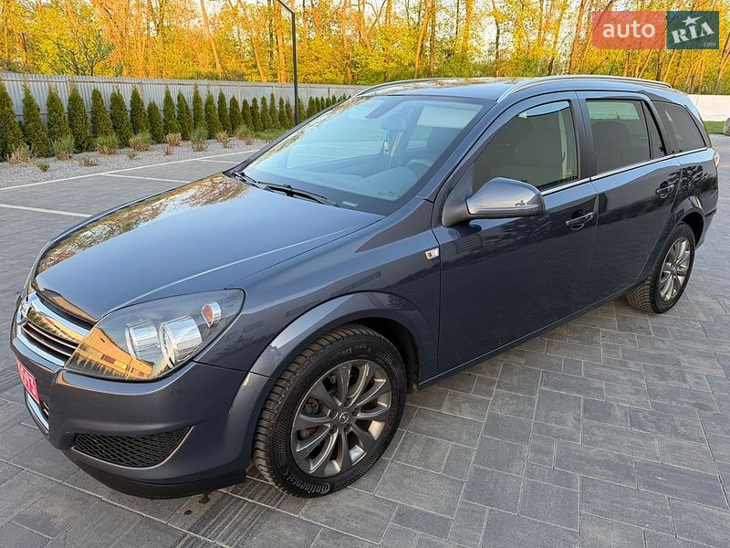 Универсал Opel Astra 2010 в Луцке