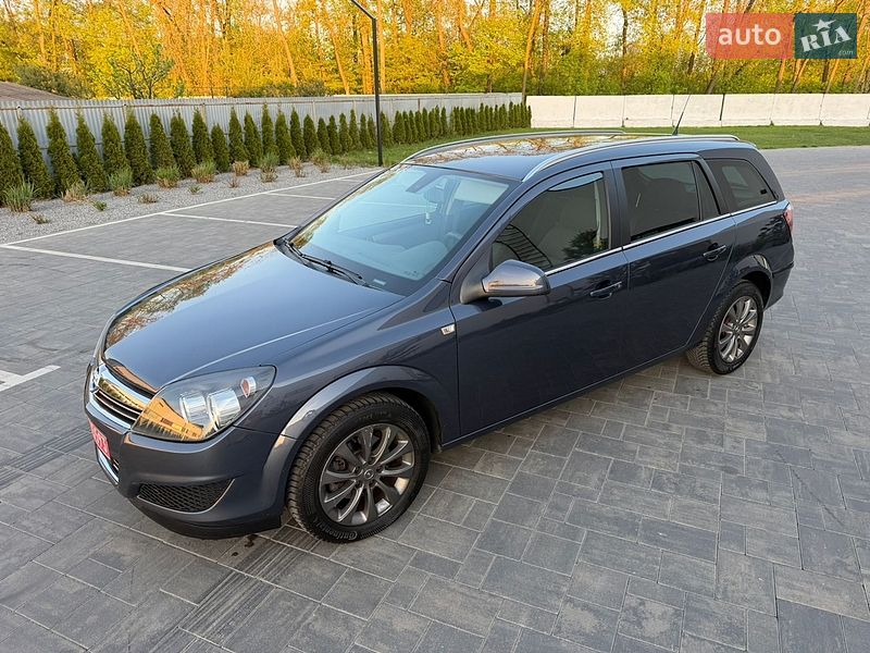 Универсал Opel Astra 2010 в Луцке