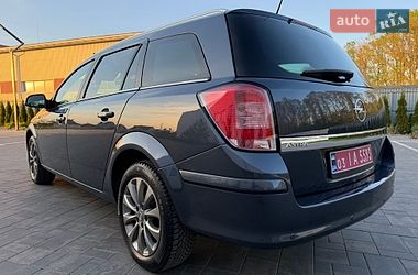 Универсал Opel Astra 2010 в Луцке