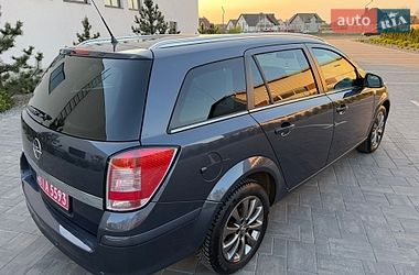 Универсал Opel Astra 2010 в Луцке