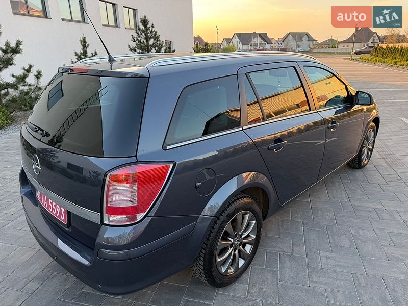 Универсал Opel Astra 2010 в Луцке