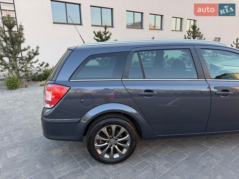 Универсал Opel Astra 2010 в Луцке