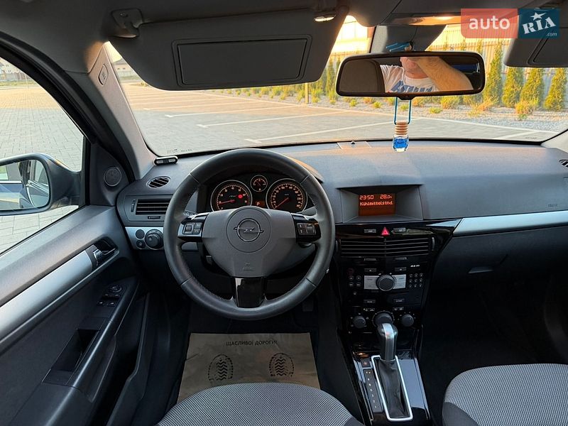 Универсал Opel Astra 2010 в Луцке