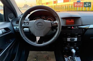 Универсал Opel Astra 2010 в Луцке