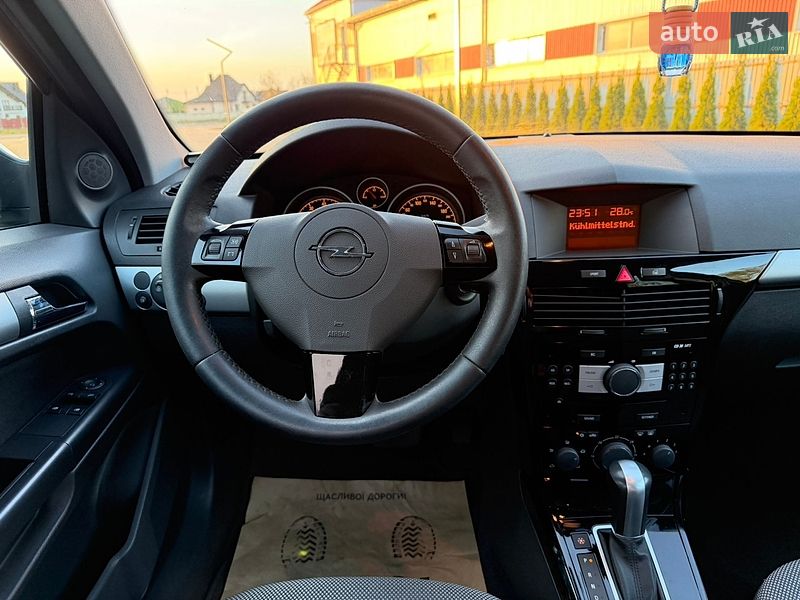 Универсал Opel Astra 2010 в Луцке