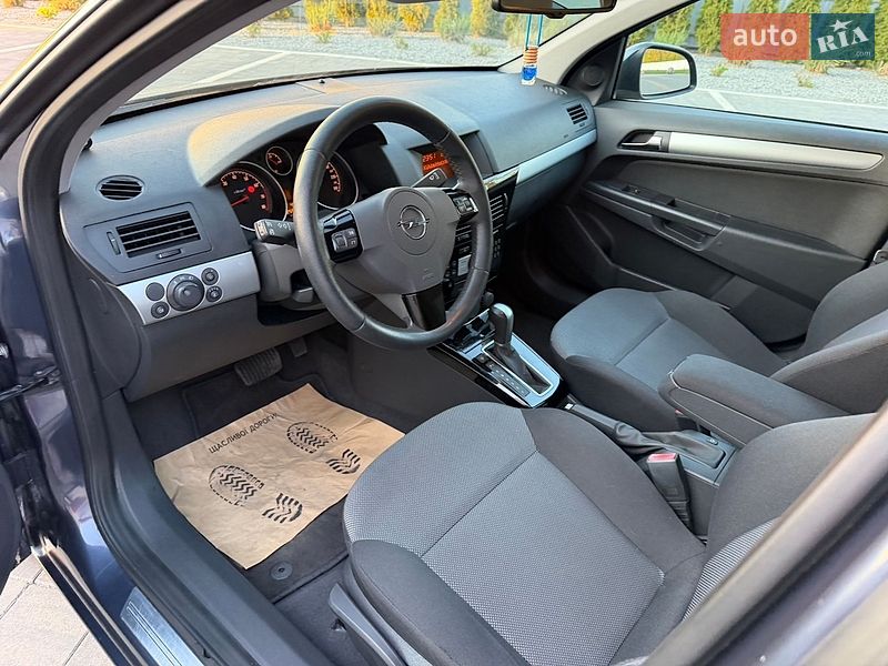 Универсал Opel Astra 2010 в Луцке