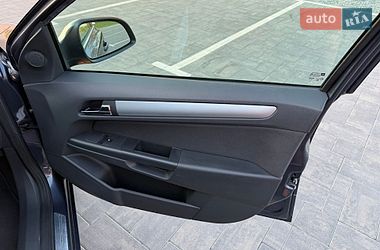 Универсал Opel Astra 2010 в Луцке