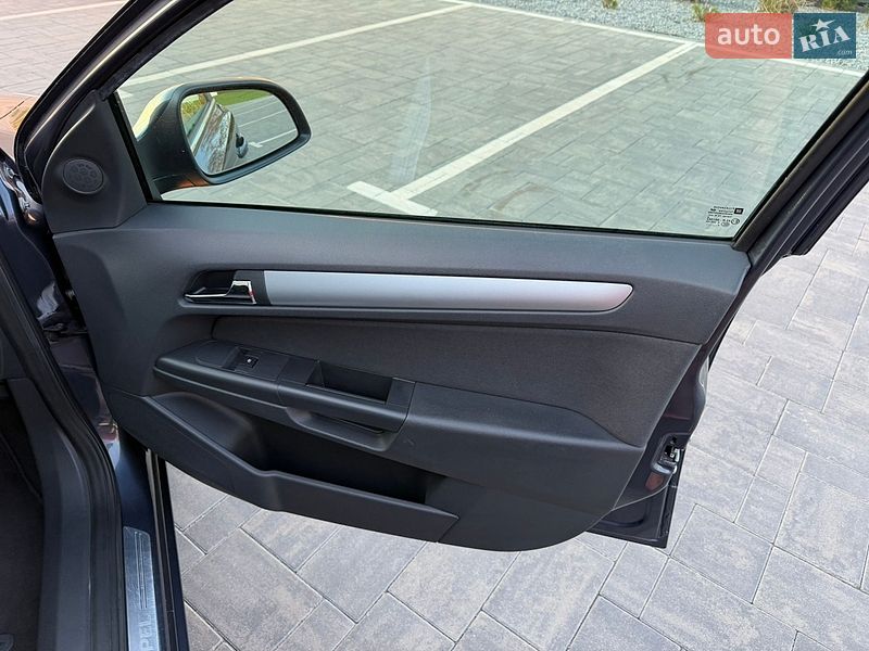 Универсал Opel Astra 2010 в Луцке