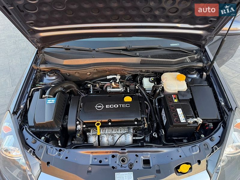 Универсал Opel Astra 2010 в Луцке
