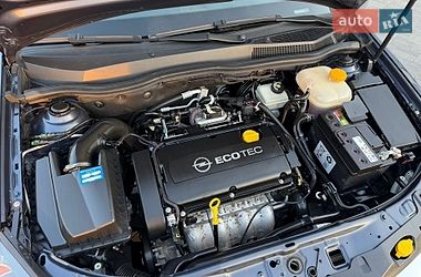 Универсал Opel Astra 2010 в Луцке