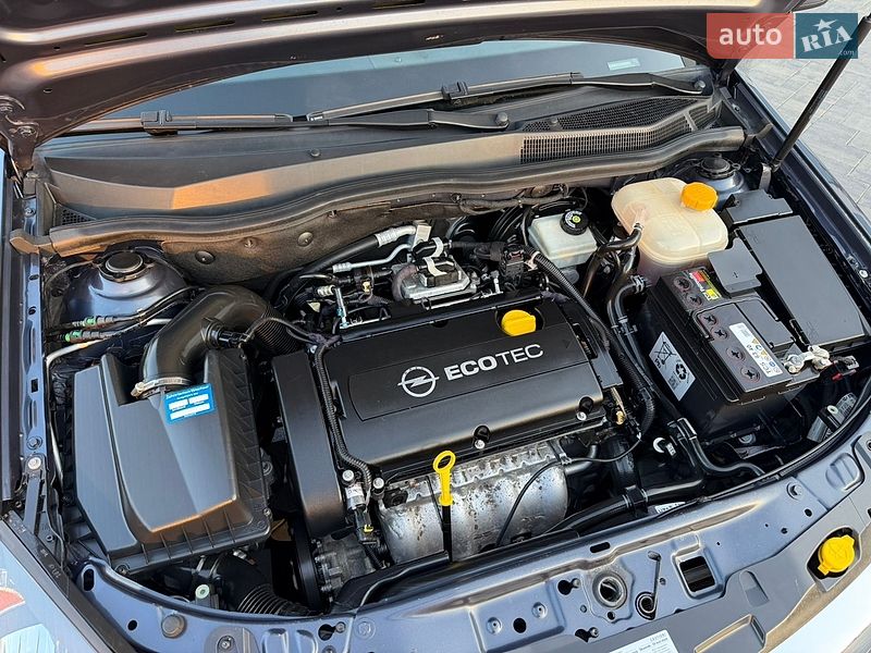Универсал Opel Astra 2010 в Луцке