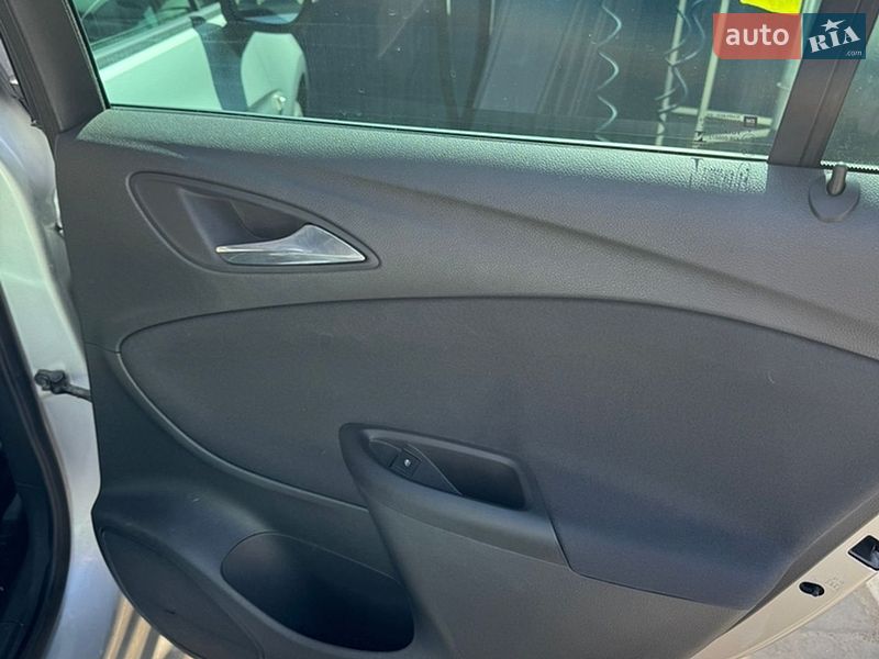 Универсал Opel Astra 2018 в Жовкве